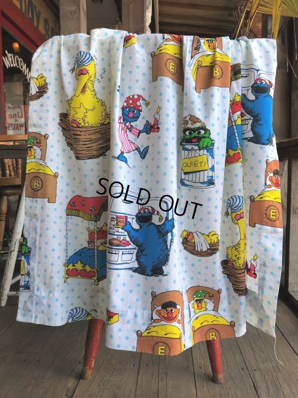 画像1: Vintage Sesame Street Fabric 100x76cm (B398)