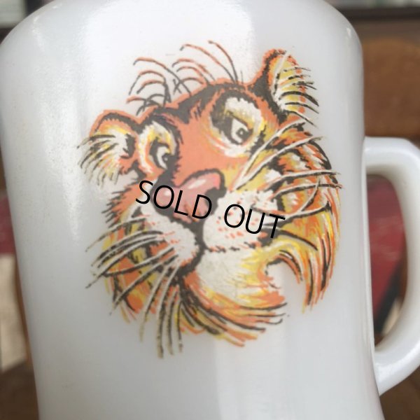 画像8: Vintage Fire King EXXON Esso Tiger D handle Mug (B414)