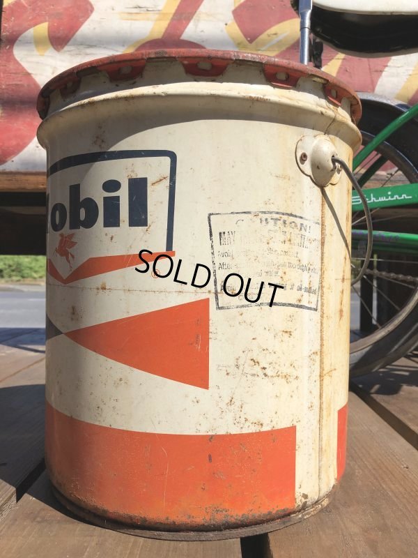 画像2: Vintage Mobil 5GL Motor Gas/Oil Can (B453)