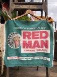 画像1: Vintage Red Man Chewing Tobacco Cloth Banner Sign (B522)  (1)