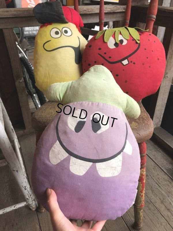 画像1: Vintage Funny Face Cloth Doll Goofy Grape (B572)