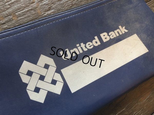 画像2: Vintage Zippered Vinyl Bank Money Bag United Bank (B713)