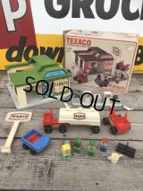 70s Vintage Playskool Texaco Gas Station (B198)