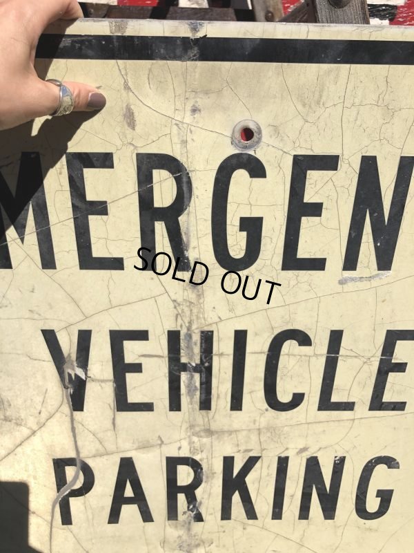 画像5: Vintage Road Sign EMERGENCY VEHICLE PARKING ONLY (B224) 