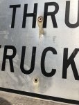 画像2: Vintage Road Sign NO THRU TRUCKS (B221)  (2)