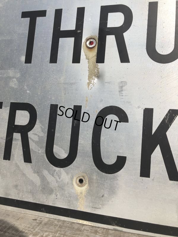 画像2: Vintage Road Sign NO THRU TRUCKS (B221) 