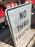 画像3: Vintage Road Sign NO THRU TRUCKS (B221)  (3)