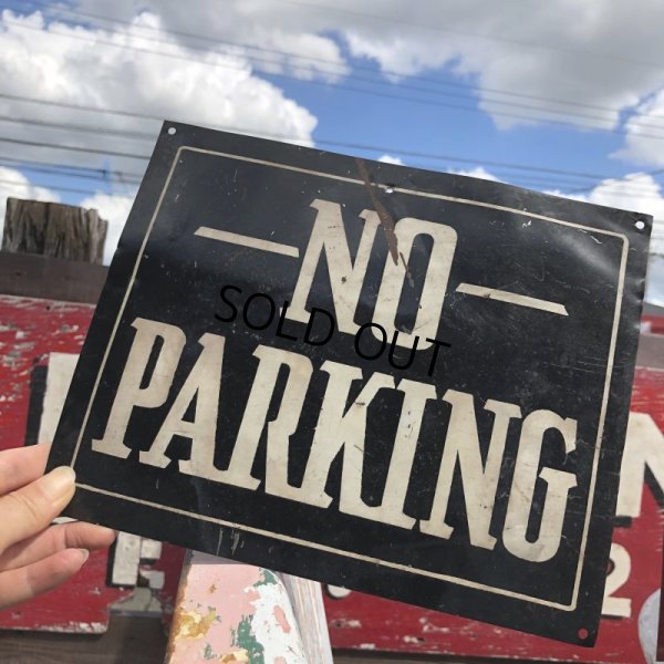 画像1: Vintage Road Sign NO PARKING (B270)