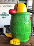 画像4: 70s Vintage Peek A Boo Barrel Coin Bank (B497) 