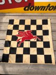 画像10: 50s Vintage Mobil Original Flying Red Hors Speedway Race Checkered Flag (B609)