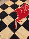 画像16: 50s Vintage Mobil Original Flying Red Hors Speedway Race Checkered Flag (B609)