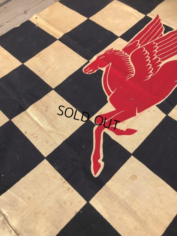 画像16: 50s Vintage Mobil Original Flying Red Hors Speedway Race Checkered Flag (B609)