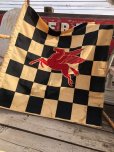 画像19: 50s Vintage Mobil Original Flying Red Hors Speedway Race Checkered Flag (B609)