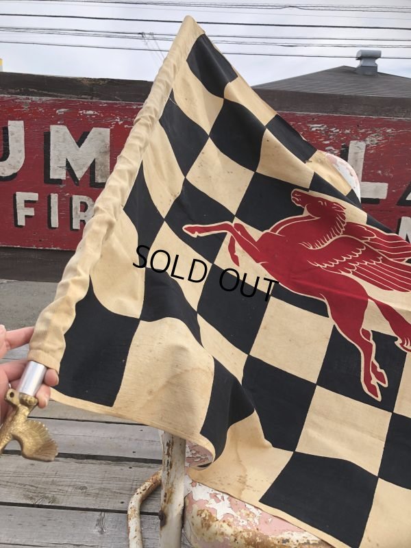 画像3: 50s Vintage Mobil Original Flying Red Hors Speedway Race Checkered Flag (B609)