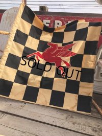50s Vintage Mobil Original Flying Red Hors Speedway Race Checkered Flag (B609)