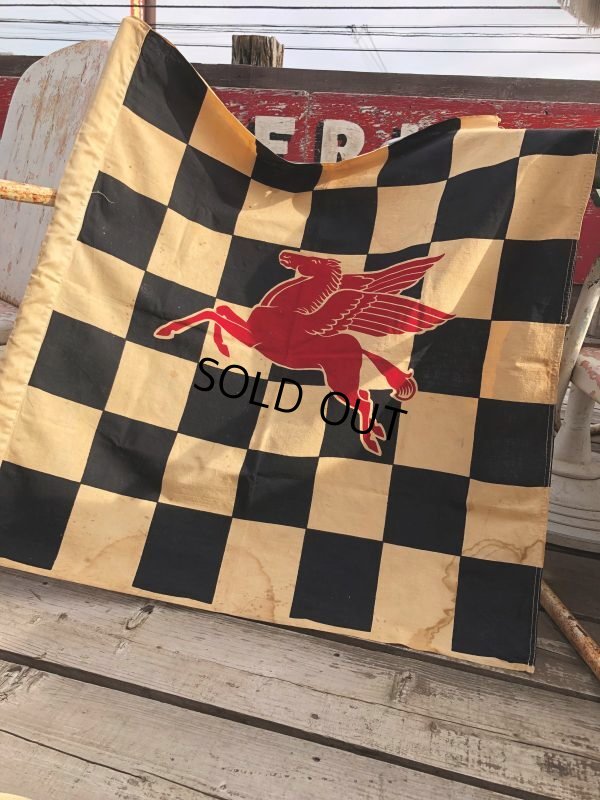 画像1: 50s Vintage Mobil Original Flying Red Hors Speedway Race Checkered Flag (B609)