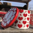 画像2: Vintage Mrs. Fields Valentine Chocolates Candy Tin Can (B716) (2)