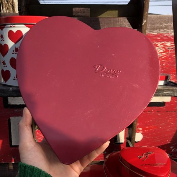 画像1: Vintage Dove Valentine Chocolates Candy Tin Can (B722)
