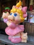 画像2: 80s Vintage Muppet Babies Miss Piggy Vinyl Bank Doll (C013) (2)