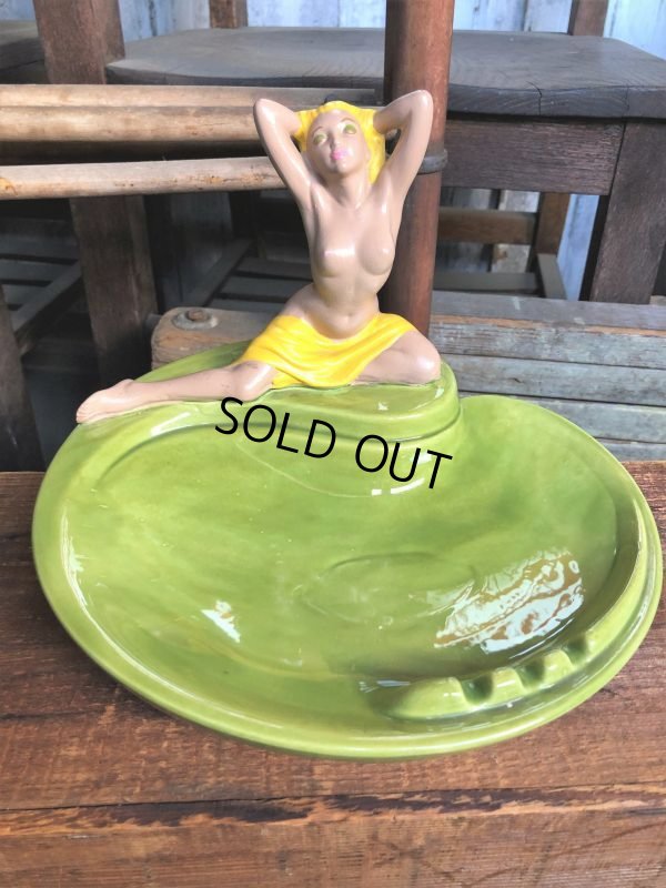 画像1: Vintage Mid Century Nude Naked Woman Lady Pinup Ashtray (C053）