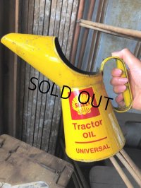 Vintage Shell Quart Tractor Universal Oil Jug Pourer (C279)