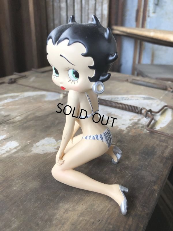 画像2: Vintage Betty Boop Kneeling Wearing Stripe Bikini Figurine (C288)