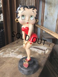 2006 Limited Edition England Betty Boop Connoisseur Porcelain "THE RED PURSE" Statue 12 1/2  (C293)