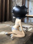 画像4: Vintage Betty Boop Kneeling Wearing Stripe Bikini Figurine (C288)