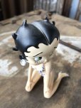 画像7: Vintage Betty Boop Kneeling Wearing Stripe Bikini Figurine (C288)