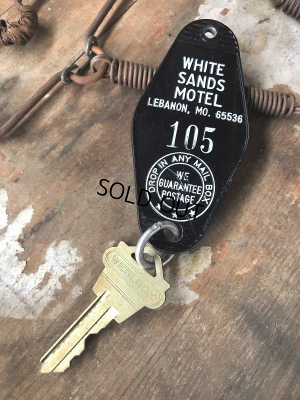 画像1: Vintage Motel Key WHITE SANDS MOTEL #105 (C336)