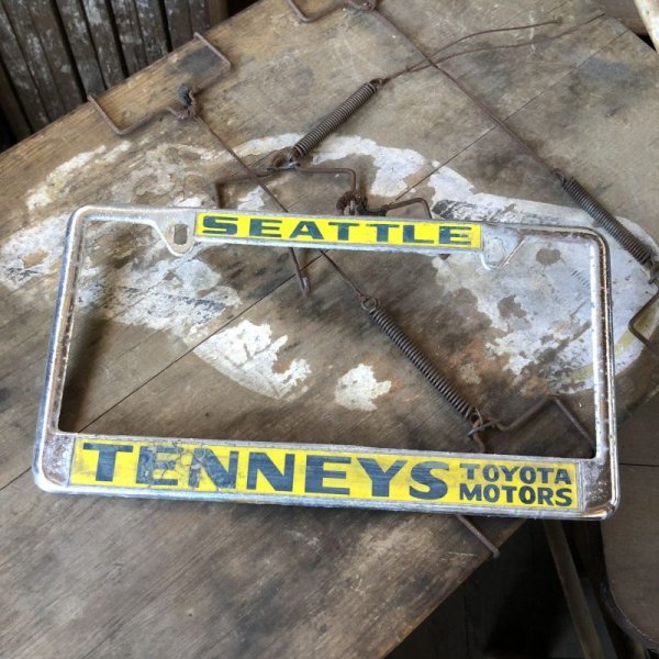 画像1: Vintage Automotive License Plate Frame / SEATTLE TENNEYS TOYOTA MOTORS (B404)