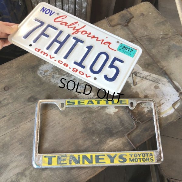 画像5: Vintage Automotive License Plate Frame / SEATTLE TENNEYS TOYOTA MOTORS (B404)