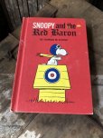 画像1: Vintage Book SNOOPY and the Red Baron (B419) (1)