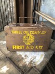 画像1: Vintage Shell Oil Company First Aid Kit Hard to Find! (B482) (1)