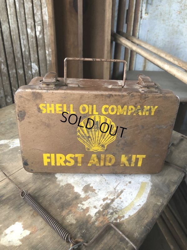 画像1: Vintage Shell Oil Company First Aid Kit Hard to Find! (B482)