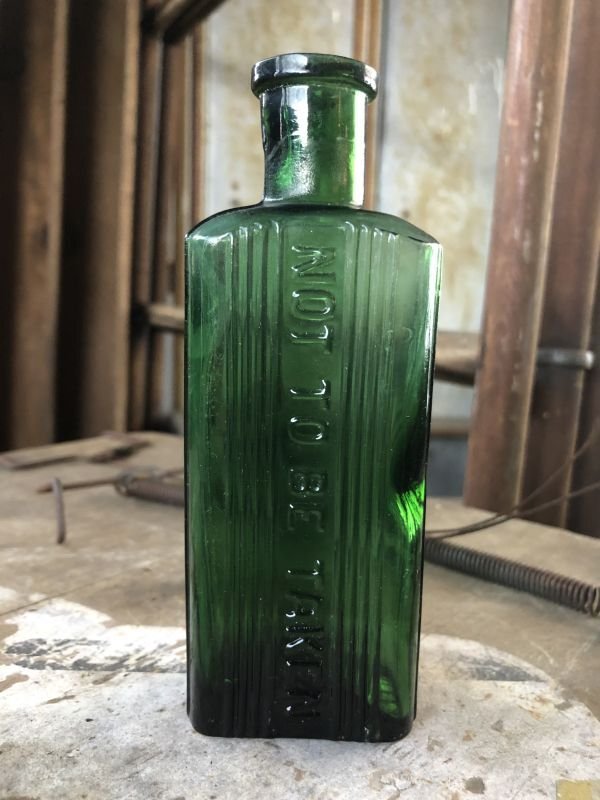 画像1: Antique NOT TO BE TAKEN Glass Bottle (B487)