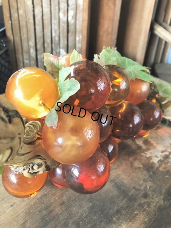 画像11: Vintage Mid-Century Lucite Acrylic Amber Grapes on Driftwood Base (B498)