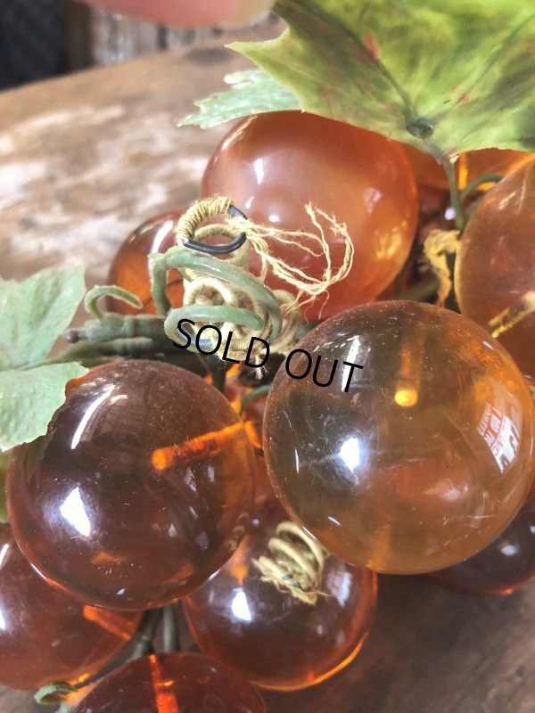 画像10: Vintage Mid-Century Lucite Acrylic Amber Grapes on Driftwood Base (B498)
