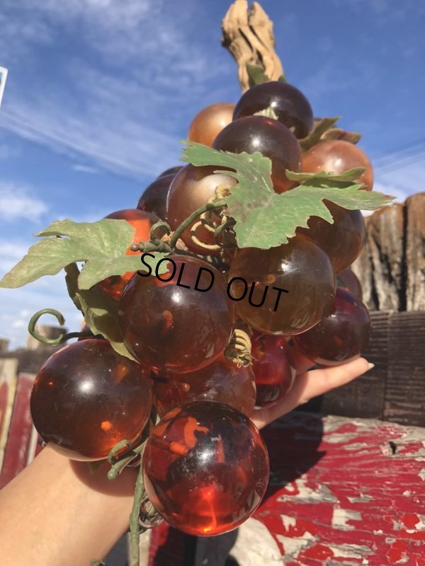 画像13: Vintage Mid-Century Lucite Acrylic Amber Grapes on Driftwood Base (B498)