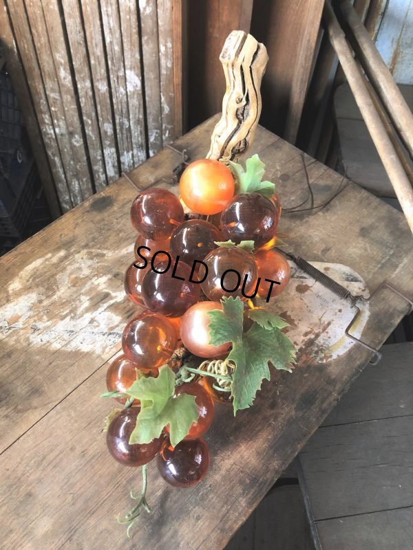 画像3: Vintage Mid-Century Lucite Acrylic Amber Grapes on Driftwood Base (B498)