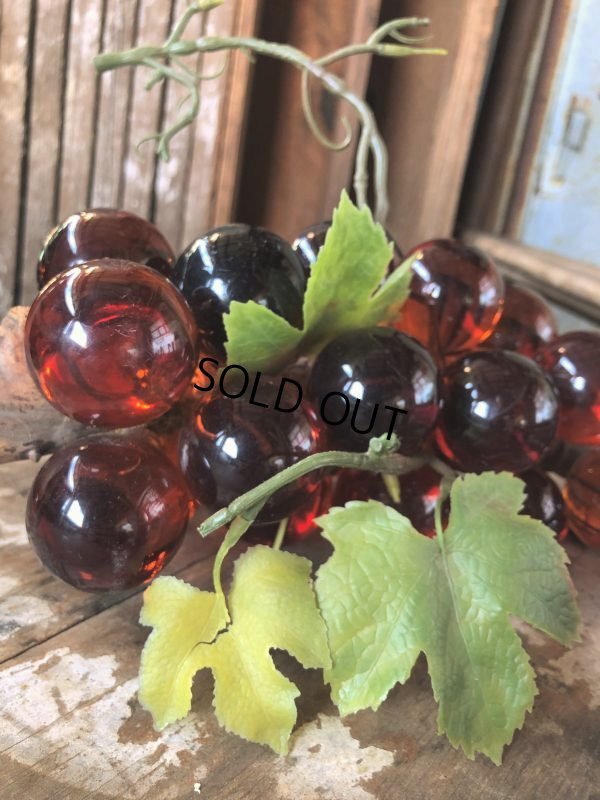 画像6: Vintage Mid-Century Lucite Acrylic Amber Grapes on Driftwood Base (B499)