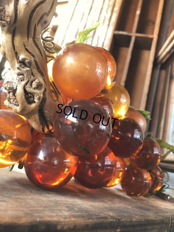 画像7: Vintage Mid-Century Lucite Acrylic Amber Grapes on Driftwood Base (B498)