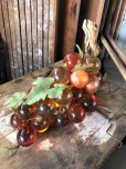 画像2: Vintage Mid-Century Lucite Acrylic Amber Grapes on Driftwood Base (B498) (2)