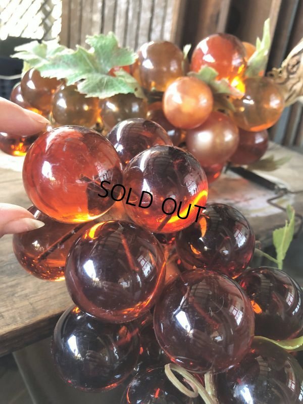 画像12: Vintage Mid-Century Lucite Acrylic Amber Grapes on Driftwood Base (B499)