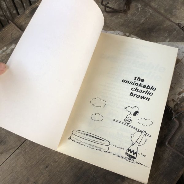 画像2: Vintage Book SNOOPY / THE INSINKABLE CHARLIE BROWN (B548)