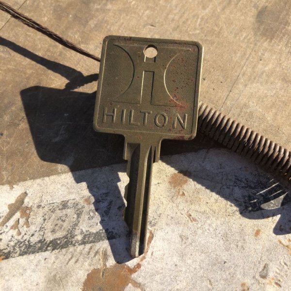 画像1: Vintage Motel Key HILTON #4237 (B575)