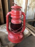 Vintage DIETZ  RED LITTLE WIZARD Hurricane Lantern (B654)