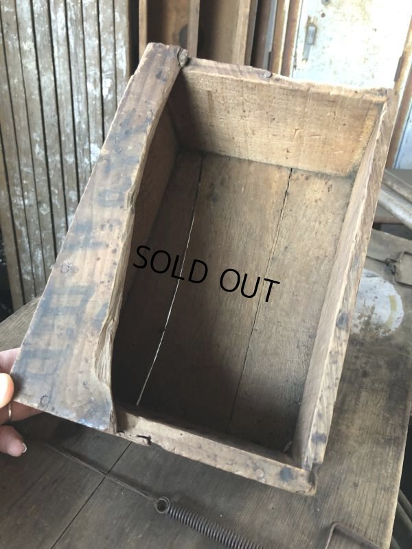 画像9: Antique Phoenix Bull Gog Toe Calks Wooden Box (B667)