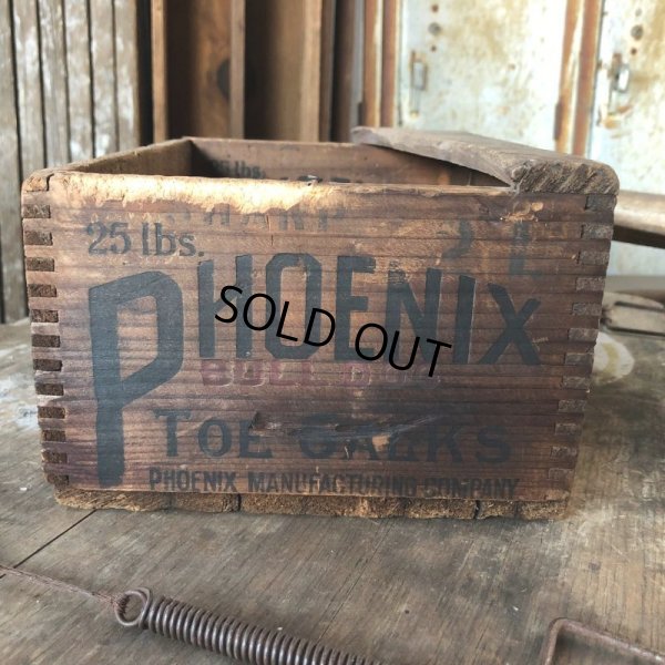画像16: Antique Phoenix Bull Gog Toe Calks Wooden Box (B667)