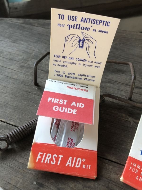 画像2: Vintage Reddy Kilowatt First Aid Kit (B672)